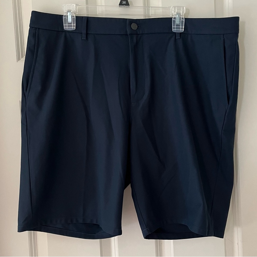 Men’s Johnnie-O’s Prep Performance Navy shorts, size 38 golf activewear